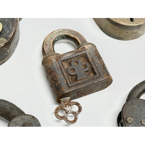 29 - 4 Victorian heavy padlocks with an Early 20th Century Yale padlock. Improved Patent Tumbler etc. 11c... 