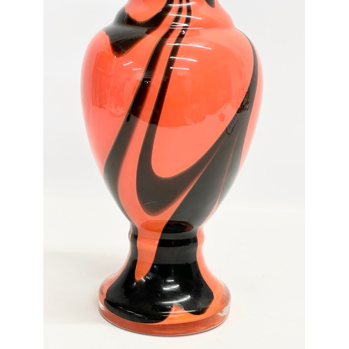 36 - A large Murano glass vase designed by Carlo Moretti. 14x37cm