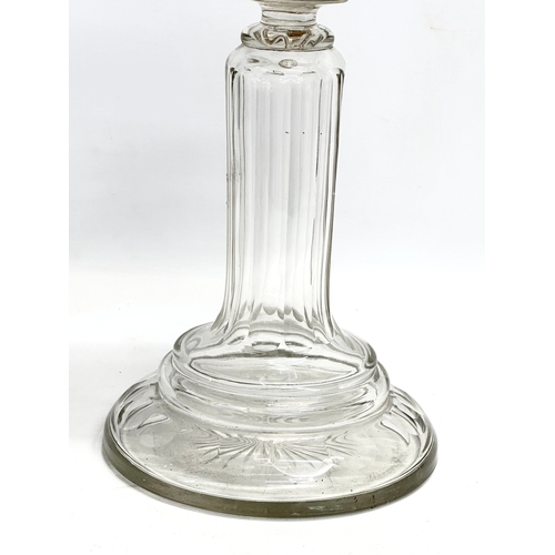 151 - A Late 19th Century French glass oil lamp. 17x41cm