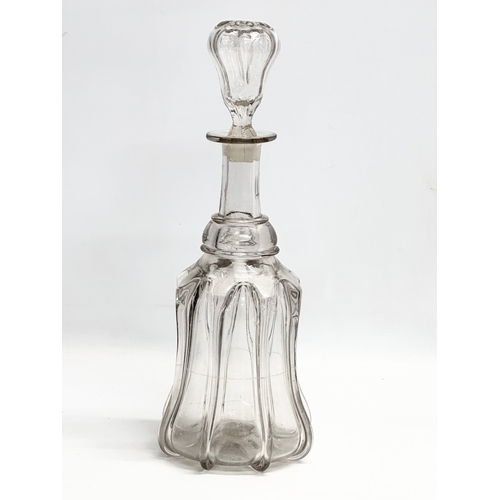 106 - A large Early 19th Century American glass decanter. Circa 1820-1850. 35.5cm