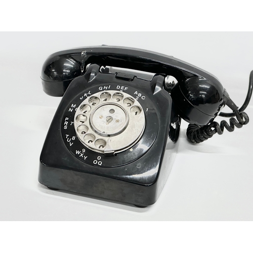 686 - A 1950’s telephone.