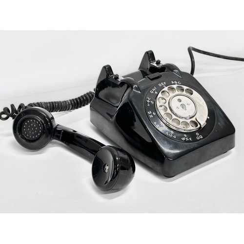 686 - A 1950’s telephone.