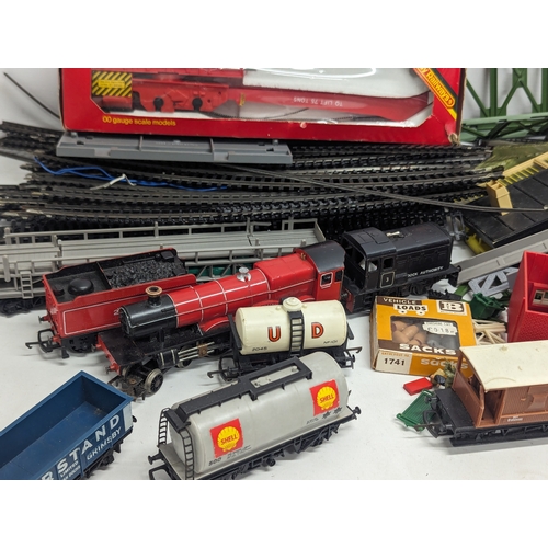 670 - A collection of Hornby model railway tracks, carriages, set, etc.