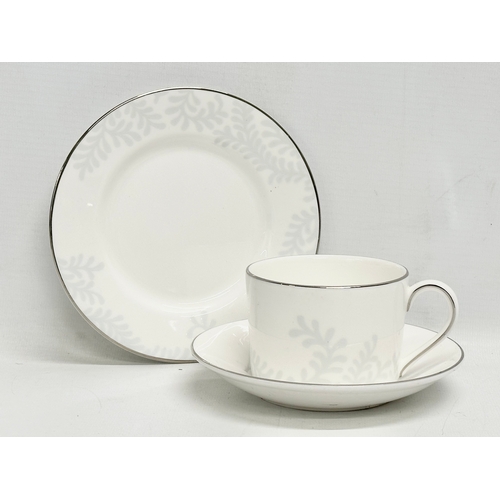 401 - 27 pieces of Vera Wang Wedgwood. 11 Vera Wang ‘Vera Lace’ pieces. 6 Vera Wang ‘Champagne Duchesse’ p... 