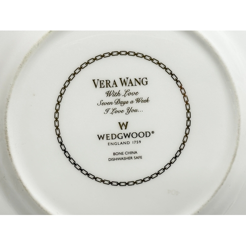 401 - 27 pieces of Vera Wang Wedgwood. 11 Vera Wang ‘Vera Lace’ pieces. 6 Vera Wang ‘Champagne Duchesse’ p... 