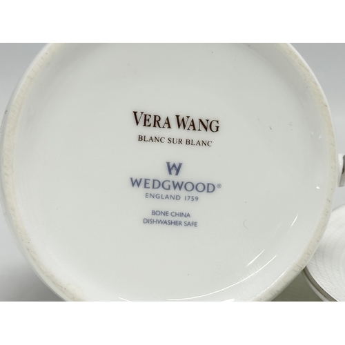 401 - 27 pieces of Vera Wang Wedgwood. 11 Vera Wang ‘Vera Lace’ pieces. 6 Vera Wang ‘Champagne Duchesse’ p... 