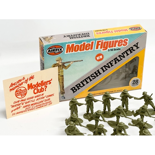 441 - A vintage Airfix British Infantry Model Figures. 28 pieces. 1/32 scale. Original box.