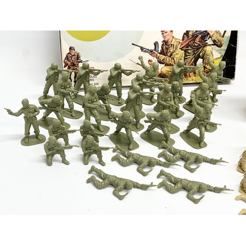 442 - 2 boxes of vintage Airfix Military Series model soldiers. Airfix Military Series British Commandos 2... 