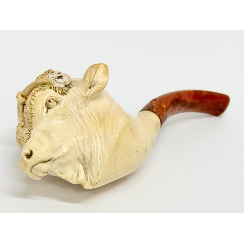 26 - A Late 19th Century meerschaum smokers pipe with original case. 15cm