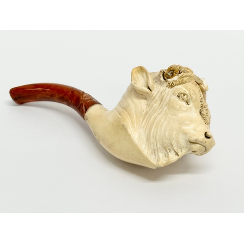 26 - A Late 19th Century meerschaum smokers pipe with original case. 15cm