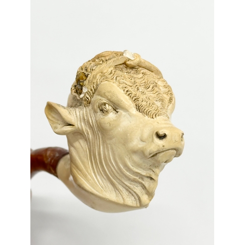 26 - A Late 19th Century meerschaum smokers pipe with original case. 15cm