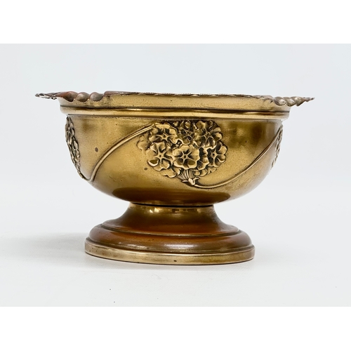 87 - A Late 19th Century brass footed bowl. 16.5x9.5cm