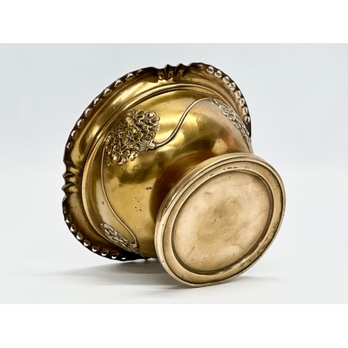 87 - A Late 19th Century brass footed bowl. 16.5x9.5cm