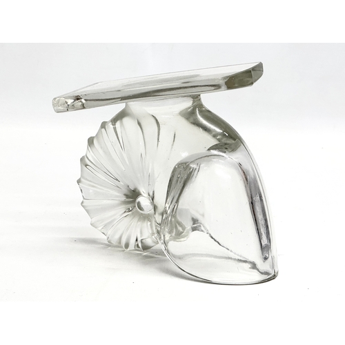 176 - A Mid 20th Century ‘Nautilus’ shell shaped vase/bookend by Martinsville Glass. 15x14cm