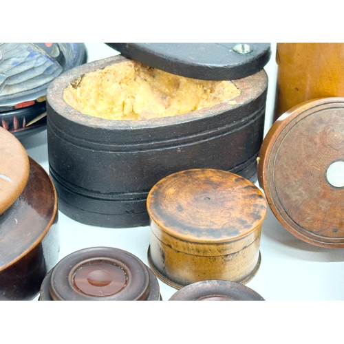 203 - A collection of 19th and 20th Century Treen Ware.