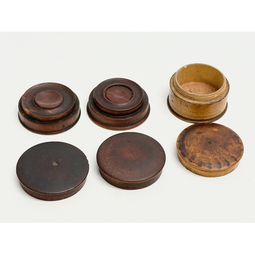 203 - A collection of 19th and 20th Century Treen Ware.