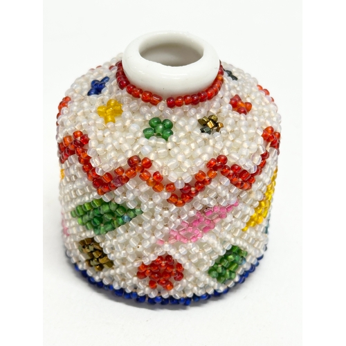 206 - 2 pieces of Native American beadwork. Inkwell and jar. 6cm