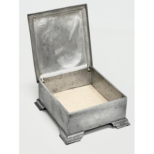 207 - An Art Deco pewter cigarette box. 1920/1930. 13x14x7cm