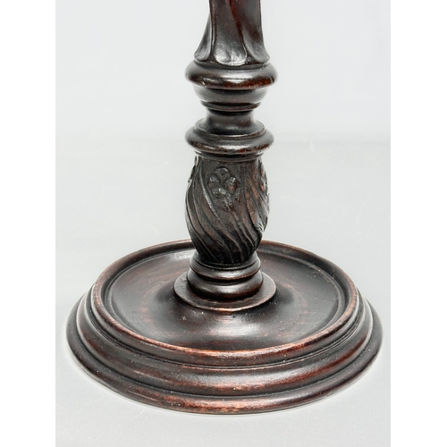 47 - A George III barley twist candlestick with carved Irish clovers. Circa 1800-1820. 15x31cm