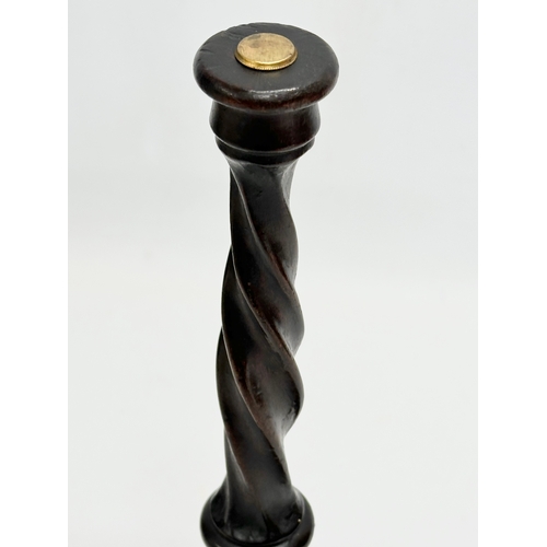 47 - A George III barley twist candlestick with carved Irish clovers. Circa 1800-1820. 15x31cm