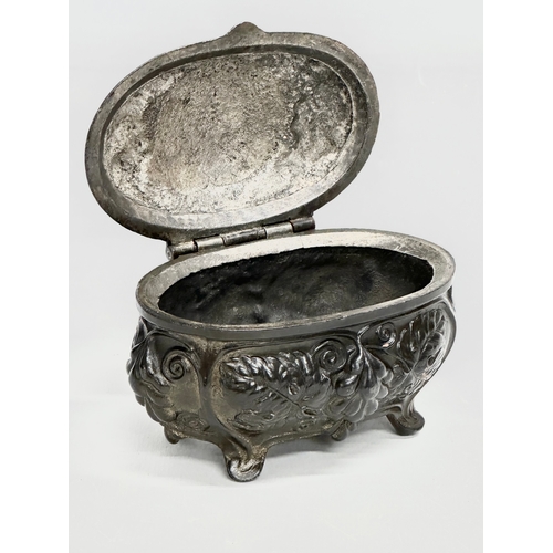 221 - An Early 20th Century Art Nouveau pewter trinket box. Circa 1900-1910. 11x7cm