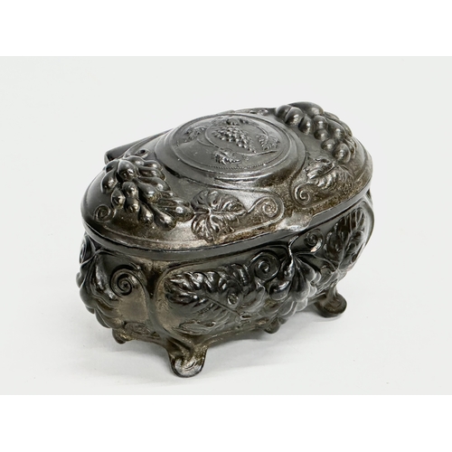 221 - An Early 20th Century Art Nouveau pewter trinket box. Circa 1900-1910. 11x7cm