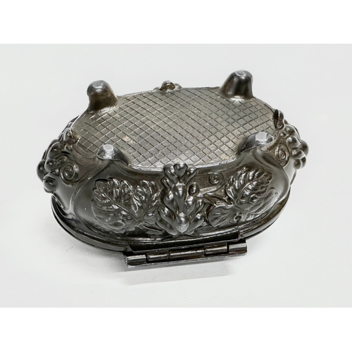 221 - An Early 20th Century Art Nouveau pewter trinket box. Circa 1900-1910. 11x7cm