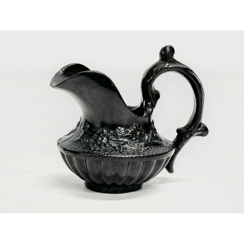 32 - 5 pieces of Late 18th/Early 19th Century English black basalt pottery. Sugar bowl with lid 14x11x12c... 