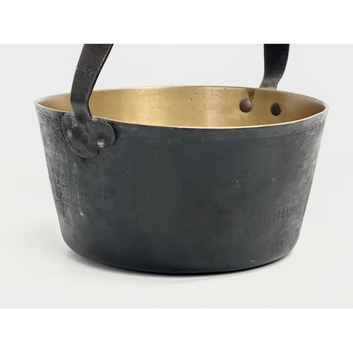 226 - A Victorian brass jam pan. 28x27x30cm