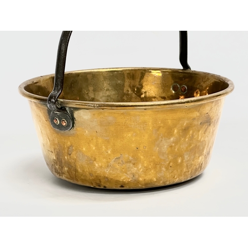 231 - A Victorian brass jam pan. 33x32x29cm