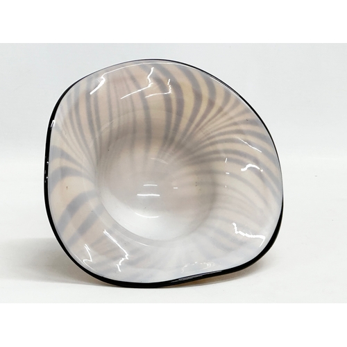 430 - An Italian art glass bowl. 18x18x9.5cm