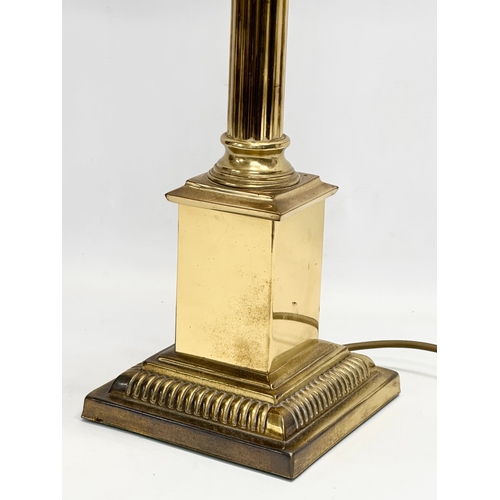 252 - A large 20th Century brass table lamp with Corinthian column. Base measures 17x17x64cm