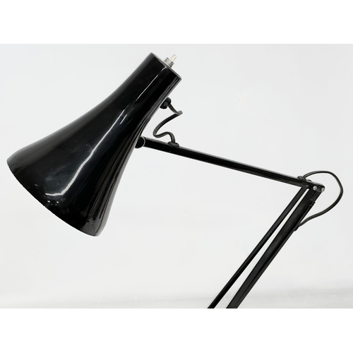 258 - A vintage Anglepoise Lighting LTD model 90 desk lamp.