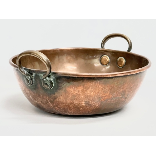 284 - A large 19th Century Victorian copper pan. 46x42x20cm