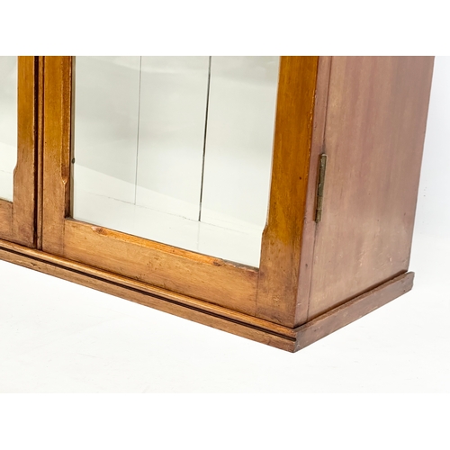 314 - A Late 19th Century tabletop display cabinet. 69x26x73cm