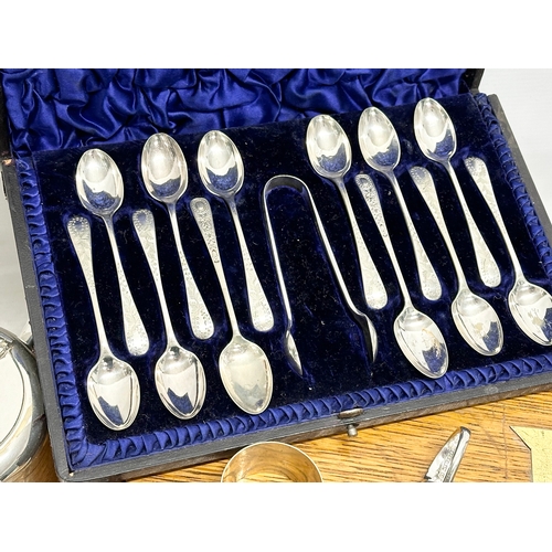 366 - A collection of silver plate. A Walker & Hall oak cutlery box. Walker & Hall silver plated cutlery w... 