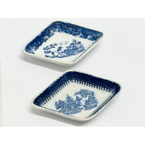 60D - A pair of Late 18th Century Spode pickle dishes. Circa 1780-1790. 10.5x7.5cm