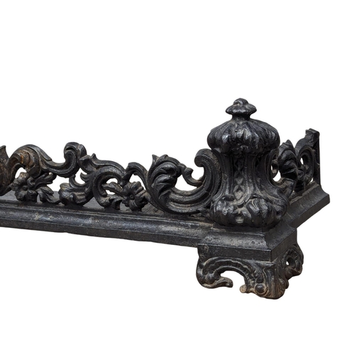 330 - A Victorian cast iron fender. 141x29x25cm