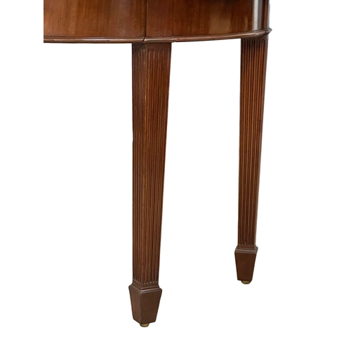 1255 - A pair of good quality Early 20th Century mahogany console tables in the Hepplewhite style. Circa 19... 