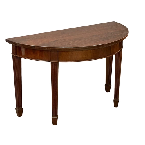 1255 - A pair of good quality Early 20th Century mahogany console tables in the Hepplewhite style. Circa 19... 