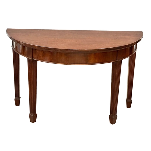 1255 - A pair of good quality Early 20th Century mahogany console tables in the Hepplewhite style. Circa 19... 