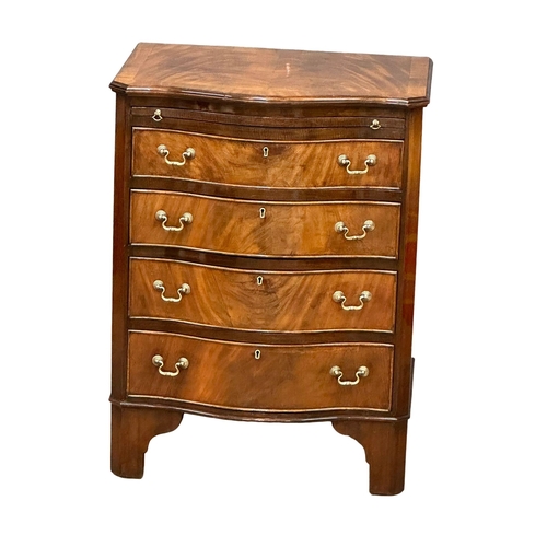 1252 - An Early 20th Century Chippendale Revival mahogany bachelors chest of drawers. 62x45x82cm