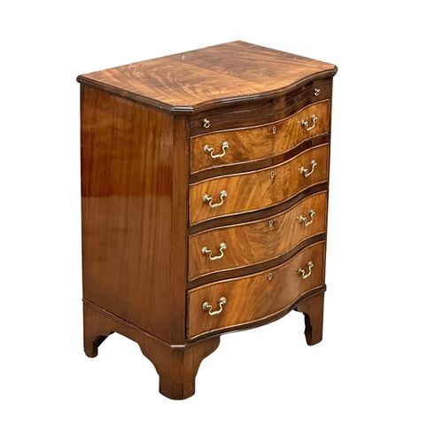 1252 - An Early 20th Century Chippendale Revival mahogany bachelors chest of drawers. 62x45x82cm