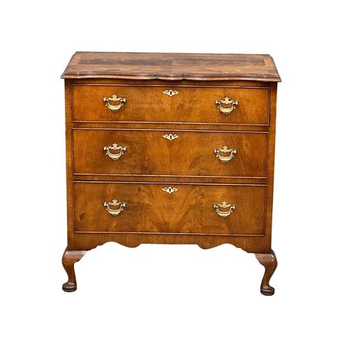 1251 - An Early 20th Century George I style walnut chest of drawers. 1930. 84x46x90cm