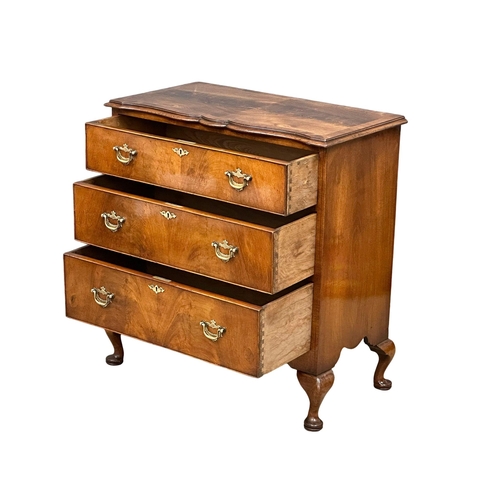 1251 - An Early 20th Century George I style walnut chest of drawers. 1930. 84x46x90cm