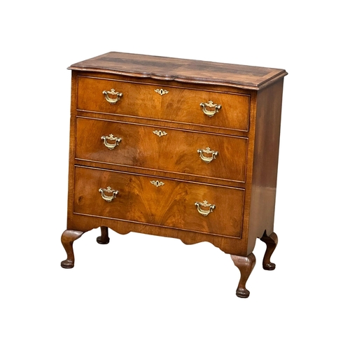 1251 - An Early 20th Century George I style walnut chest of drawers. 1930. 84x46x90cm