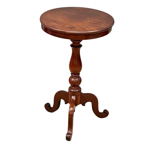 1243 - A Victorian mahogany pedestal table. 47x74cm