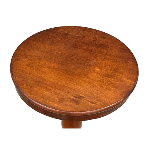 1243 - A Victorian mahogany pedestal table. 47x74cm