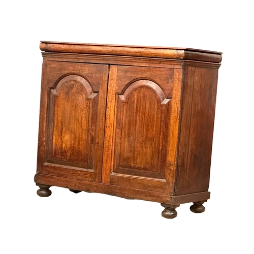 1249 - An 18th century George III mahogany side cabinet with hidden drawer and multi interior drawers. Circ... 