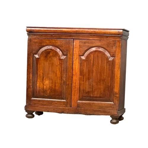 1249 - An 18th century George III mahogany side cabinet with hidden drawer and multi interior drawers. Circ... 